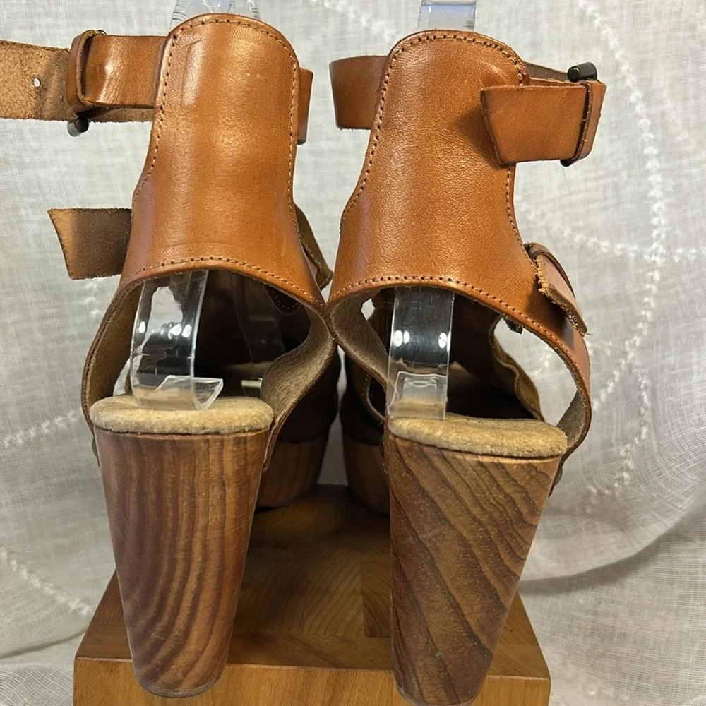 NWOT Free People leather and wooden platform sandal